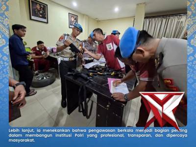 Bidpropam Polda Sumsel menggelar pengecekan besar-besaran terhadap ribuan pucuk senpi dinas