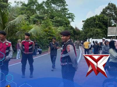 Anggota polres Subang melaksanakan pengamanan