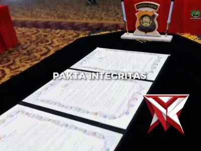 Kapolda Sumatera Selatan Irjen Pol Dr. Sandi Nugroho memimpin upacara pengambilan sumpah dan penanda - PoliceTube