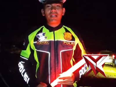 Personel Polres Bener Meriah melakukan pengamanan arus lalu lintas di Wih Porak