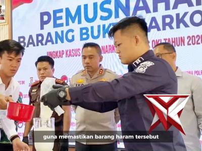 Polres OKI memusnahkan barang bukti narkotika jenis sabu seberat satu 927 gram pada Kamis pagi.
Pemu
