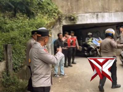 Kapolda Jawa Barat melaksanakan kunjungan ke Pos Terpadu Hoegeng Gadog, Polres Bogor, dalam rangka p - PoliceTube