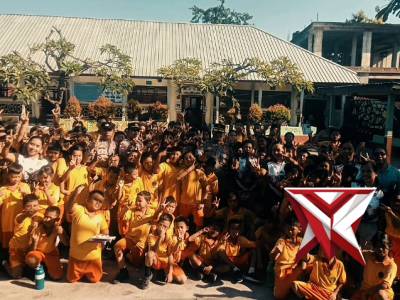 Tanamkan Disiplin Sejak Dini, Kapolsek Singaraja Gelar "Police Goes to School" di SDN 1 Tukadmungga