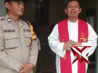Bhabinkamtibmas Polsek Tungkal Jaya melaks PAM giat gereja @ ucapan apresiasi Pastur / pendeta