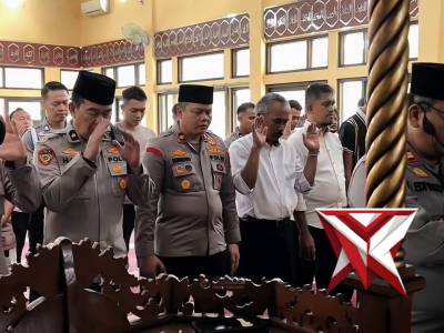 Wujud Solidaritas, Polres Sumedang Gelar Shalat Gaib dan Doa Bersama untuk Korban Bencana Cisarua Ba - PoliceTube