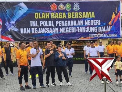 OLAHRAGA BERSAMA POLRES TANJUNG BALAI DENGAN TNI ,PENGADILAN NEGERI ,DAN KEJAKSAAN TANJUNG BALAI