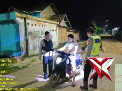Giat patroli personil Polsek Sanga desa. 12