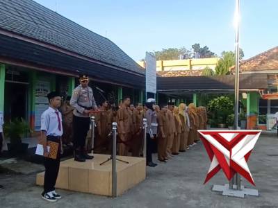 _upacara bersama disekolah_