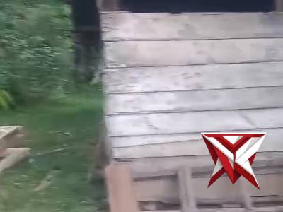 Polsek megang sakti polres musirawas adakan bedah rumah warga desa sunberejo - PoliceTube