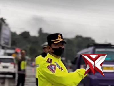 Kapolres Sukabumi Pimpin Langsung Rekayasa Arus Lalu Lintas One Way Sepenggal di Exit Tol Parungkuda