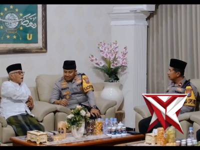 Hangatnya Idul Fitri, Kapolres Kediri Bersilaturahmi ke Sejumlah Ulama Kediri&ndash; Halalbihalal pasca I - PoliceTube