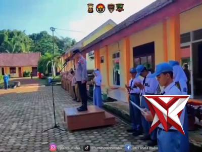 Kapolsek lais menjadi pembina upacara ??