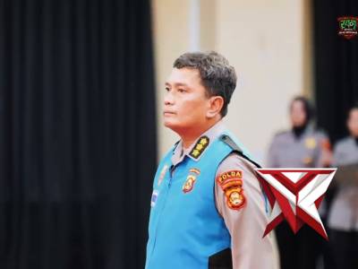 Kapolda Sumatera Selatan Irjen Pol Dr. Sandi Nugroho memimpin upacara pengambilan sumpah