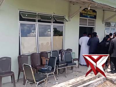 Giat personil polsek gelumbang melaksanakan monitoring dan pengamanan giat jum'at agung GPIB KARUNIA