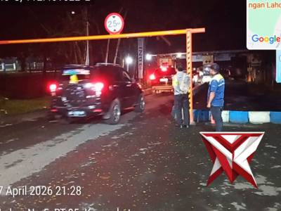 Patroli dan monitoring pemasangan batas ketinggian di gate bendungan lahor