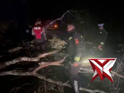 M1 giat lantas membersihkan jalan - PoliceTube