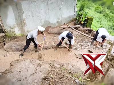 Kapolres Sukabumi meninjau langsung lokasi terdampak bencana hidrometeorologi