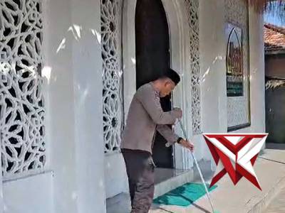 ? Jum'at Bersih Polsek Tugumulyo - PoliceTube