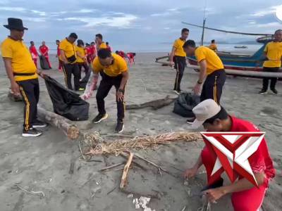 Polda Bengkulu dan Forkopimda Kota Gelar GEMPAR Bersih-Bersih Pantai Zakat