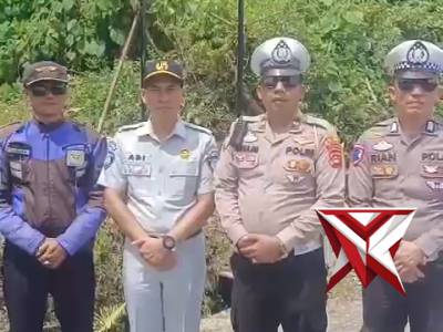 SATLANTAS PEMASANGAN RAMBU DI PANTAI PELANGI DAN SP. PUSRI BERSAMA DISHUB OKUS - PoliceTube