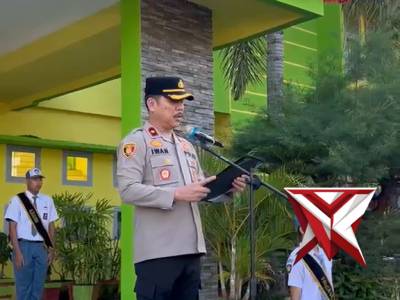 18.Bila ada permasalahan dan butuh bantuan Polisi silahkan hubungi : - Layanan Polisi ?? 110 - PoliceTube
