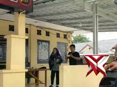 Jum'at berkah Polsek Sungai keruh berbagi sembako (SM7) - PoliceTube