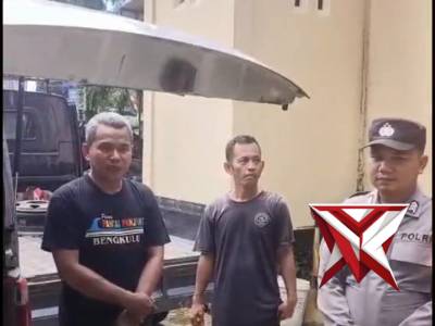 Patroli Polsek BTS Ulu Polres Musi Rawas Bantu Kendaraan Mogok. C6
