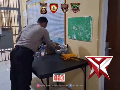 MEMBERSIHKAN DAN MERAPIKAN RUANG TAHANAN SAT SAMAPTA POLRES MUBA (SM7)