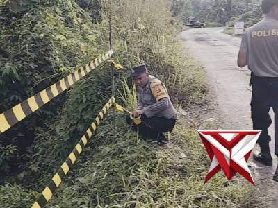 (07) anggota Polsek BTS ulu polres Musi Rawas memberikan polisline ditempat yang rawanlaka