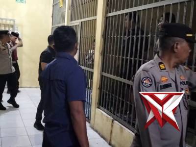 personil polres muba melaksanakan pengecekan tahanan?? - PoliceTube