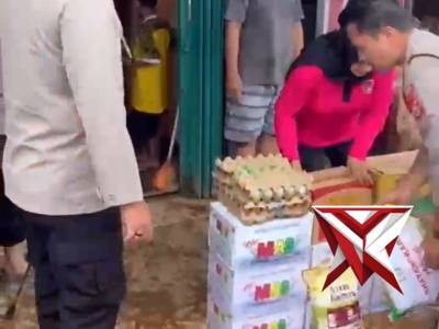 KAPOLRES LEBONG BERIKAN BANTUAN KEPADA PERSONEL POLRES LEBONG YANG TERDAMPAK BANJIR