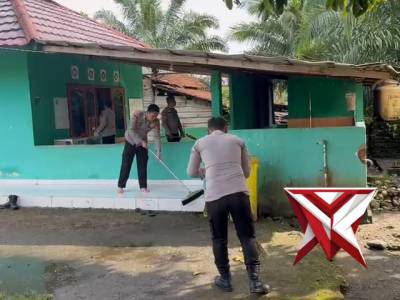 Polsek Karang Jaya laksanakan kegiatan BELIDA ( bersih bersih tempat Ibadah)