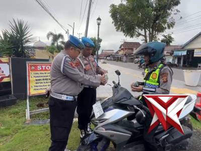 Pemeriksaan kelengkapan kendaraan oleh sie propam polres Muba.14