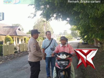 Samapta Polsek Jejawi melaksanakan giat KRYD rutin di depan Mako dengan target orang, muatan dan sur