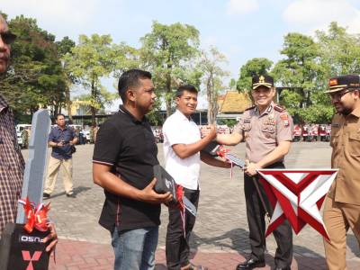 Penyerahan Kendaraan Operasional Koperasi Merah Putih - PoliceTube