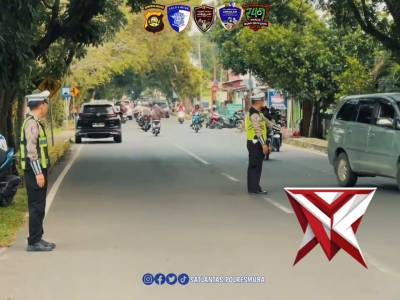 Mengatur lalin SM8 - PoliceTube