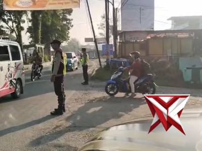 Personil Polsek Belitang I melaksanakan giat Strong Point Pagi