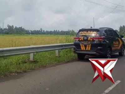 @Polsek Tugumulyo melakukan penampalan jalan berlobang di Ds. Tegalrejo Kec. Tugumulyo