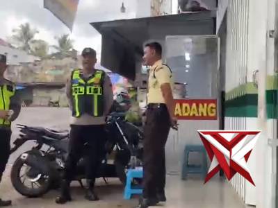 Anggota Polsek Pagak laksanakan patroli siang di kantor pegadaian dan sosialisasi layanan 110 Polri