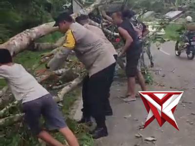 Arahan Kapolda sumsel irjen   pol Sandi Nugroho S.I.K,SH.M.Hum Polsek M.Belit melakukan giat sosial