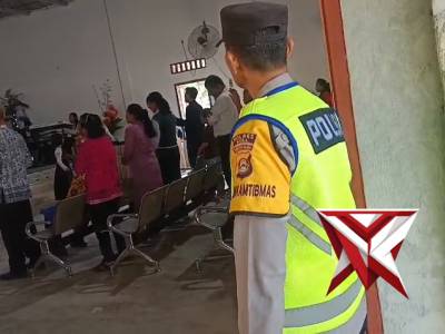 Personil Polsek tugumulyo melakukan giat pengamanan gereja bhetel