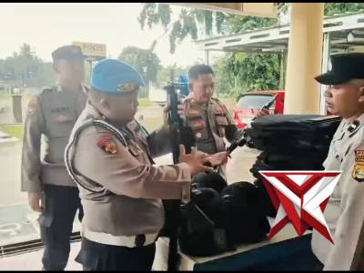 Pengecekan Senpi Di Polsek Gunung Pelindung