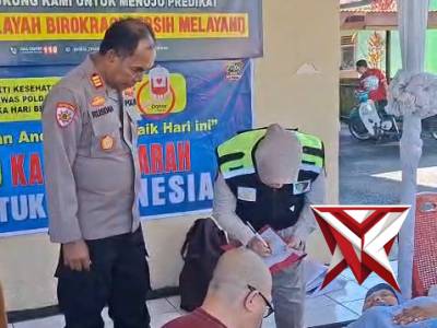 @ok.Polsek Tugumulyo dalam kegiatan donor darah dalam rangka hari Bhayangkara ke 80 - PoliceTube