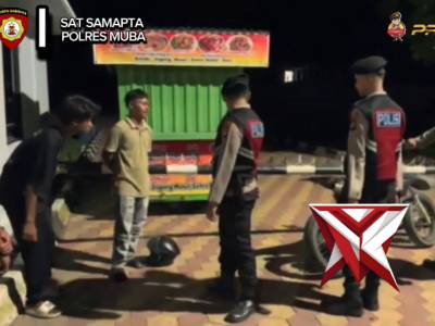 Pers Sat Samapta Polres Muba Melaksanakan Patroli Malam di Taman Seputaran Kota Sekayu
