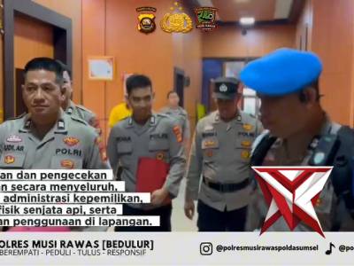 Pengecekan senjata api dinas oleh bidpropam Polda Sumsel - PoliceTube