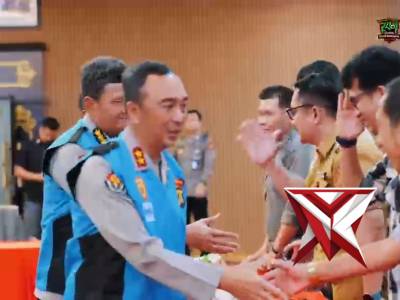 Kapolda Sumatera Selatan Irjen Pol Dr. Sandi Nugroho memimpin upacara pengambilan sumpah dan penanda - PoliceTube