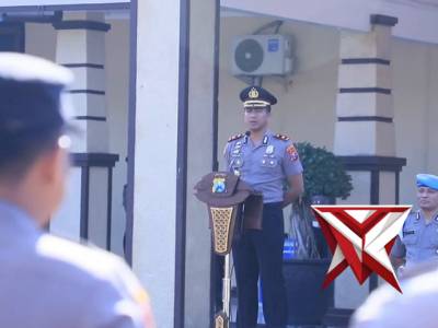 Wakapolres Kediri Kota memimpin pelaksanaan apel pagi