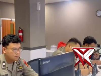 24 - Pemudik Asal Jambi Tersesat di Muba, Polisi Gerak Cepat Berikan Bantuan Arah