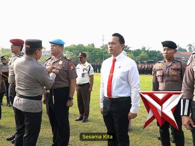 Upacara Pemberian Penghargaan Kepada Personel Polda Riau dan Masyarakat - PoliceTube