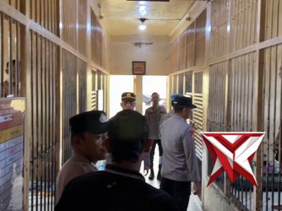 PAWAS BESERTA PIKET FUNGSI MENGECEK JUMLAH TAHANAN DAN MENGECEK SEL